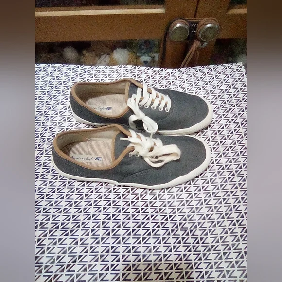 American Eagle Sneakers - Picture 3 of 15